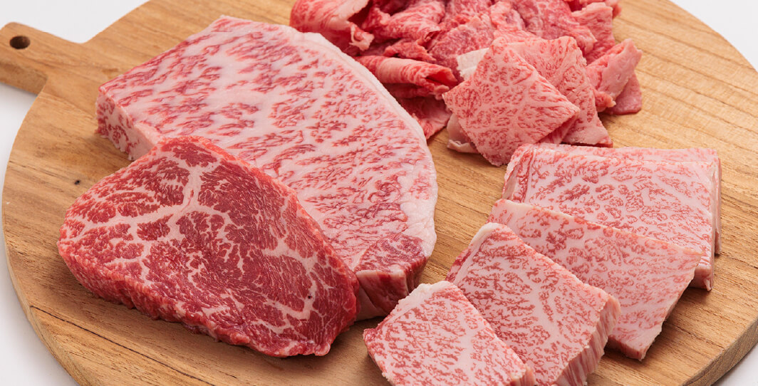 地元牧場の新鮮な精肉